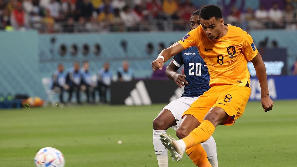 Hollannin Cody Gakpo viimeisteli joukkueensa avausmaalin Ecuadoria vastaan.