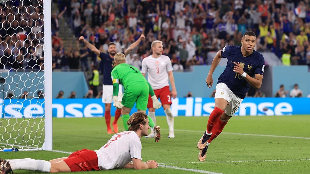 Kylian Mbappe iski kaksi maalia Tanskaa vastaan MM-kisoissa.