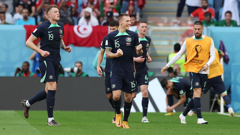 Australia tarrasi kiinni jatkopaikkaan, kun se voitti Tunisian 1-0.