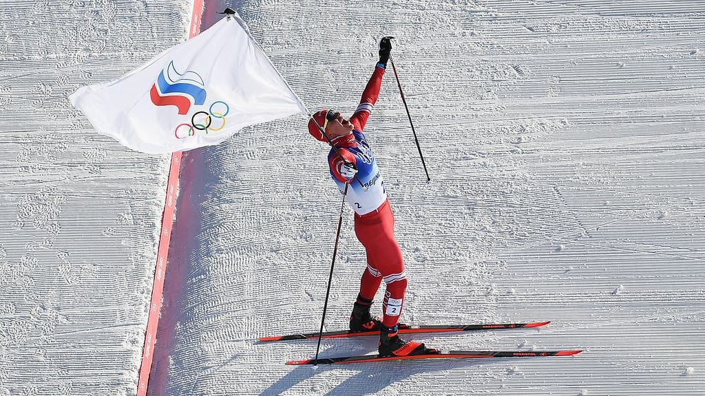 Aleksandr Bolshunov juhli Pekingin olympialaisissa kolmea kultaa, yhtä hopeata ja yhtä pronssia. Pian kisojen jälkeen Venäjä aloitti hyökkäyssotansa Ukrainassa.
