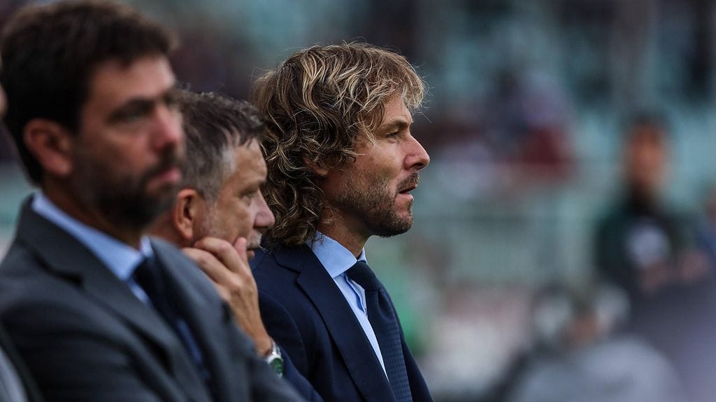 Takavuosien tähtipelaaja Pavel Nedved erosi Juventuksen hallituksesta.