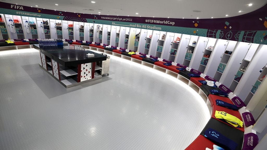 MTV Urheilun asiantuntija Mika Nurmela ei sulata ajatusta pukukoppeihin asennetuista kameroista ja mikrofoneista.