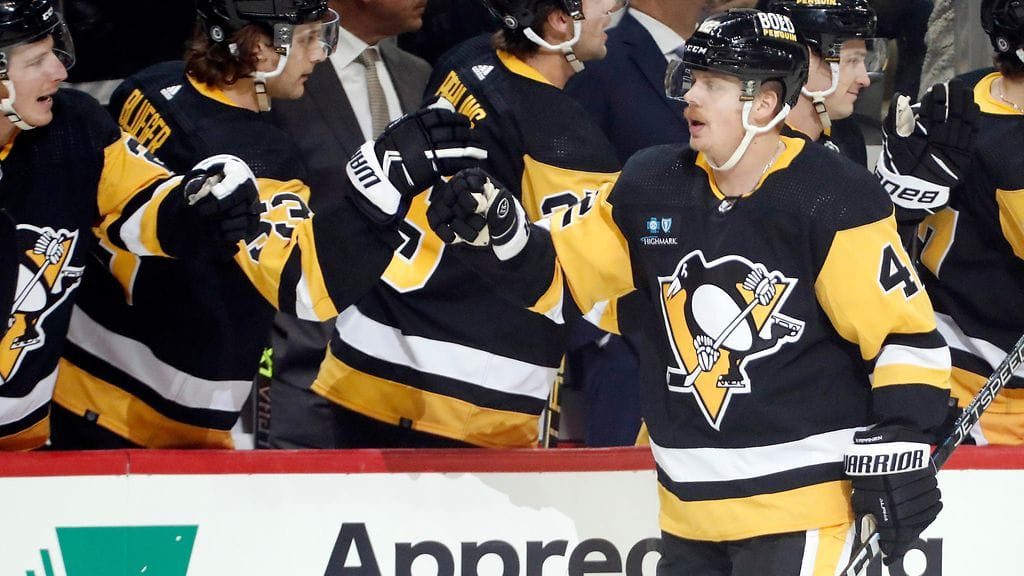 Kasperi Kapanen oli pelipäällä St. Louis Bluesia vastaan.