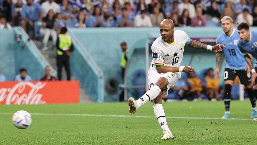 Ghanan Andre Ayew epäonnistui rangaistuspotkussa Uruguayta vastaan.