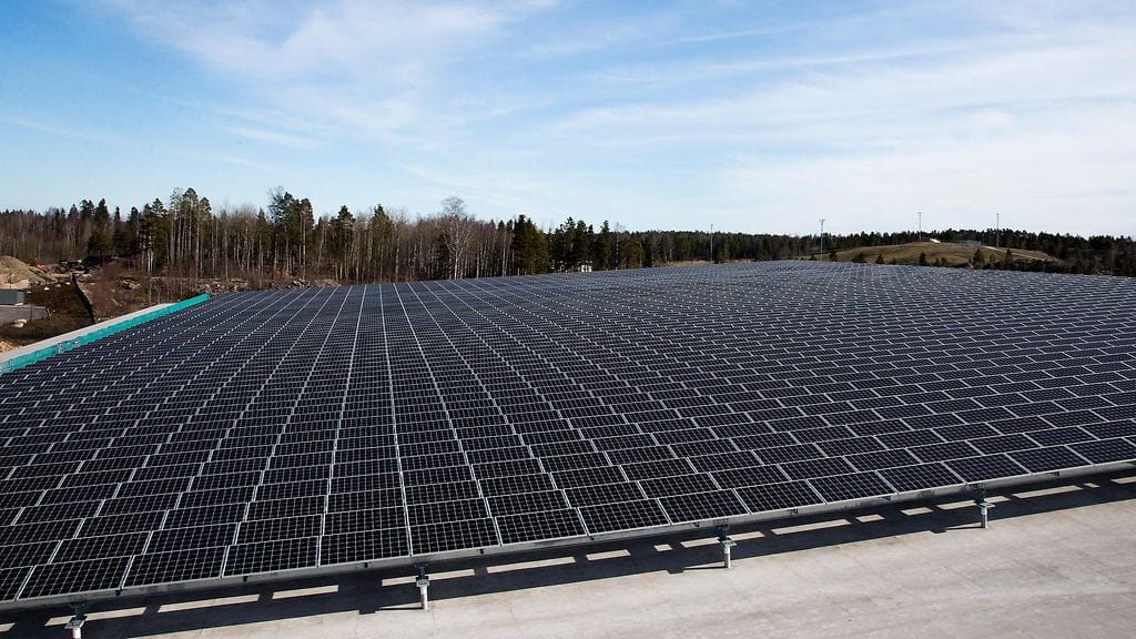 Kyseessä yksi Suomen suurimmista aurinkovoimapuistoista. Kuvituskuva.