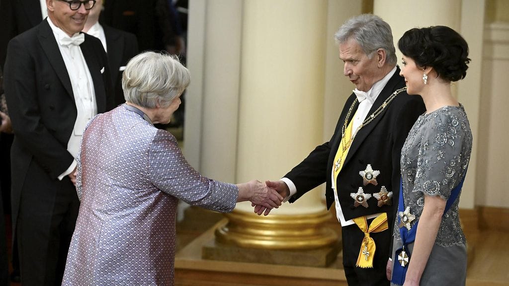 LK Linnan juhlat kättely