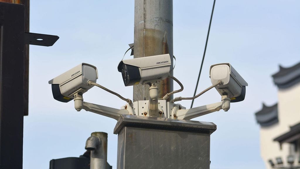 Kiina on tunnettu erilaisista kansalaistensa valvontametodeista. Kuvituskuva.