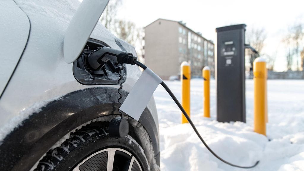 aop sähköauto lataus lataaminen laturi