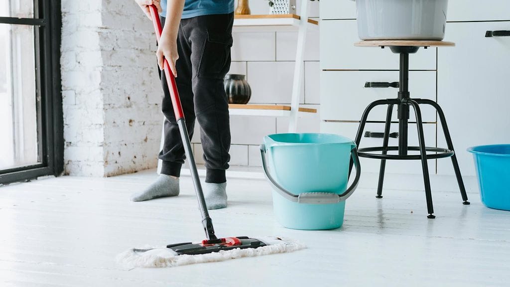 kotityöt, pestä lattia