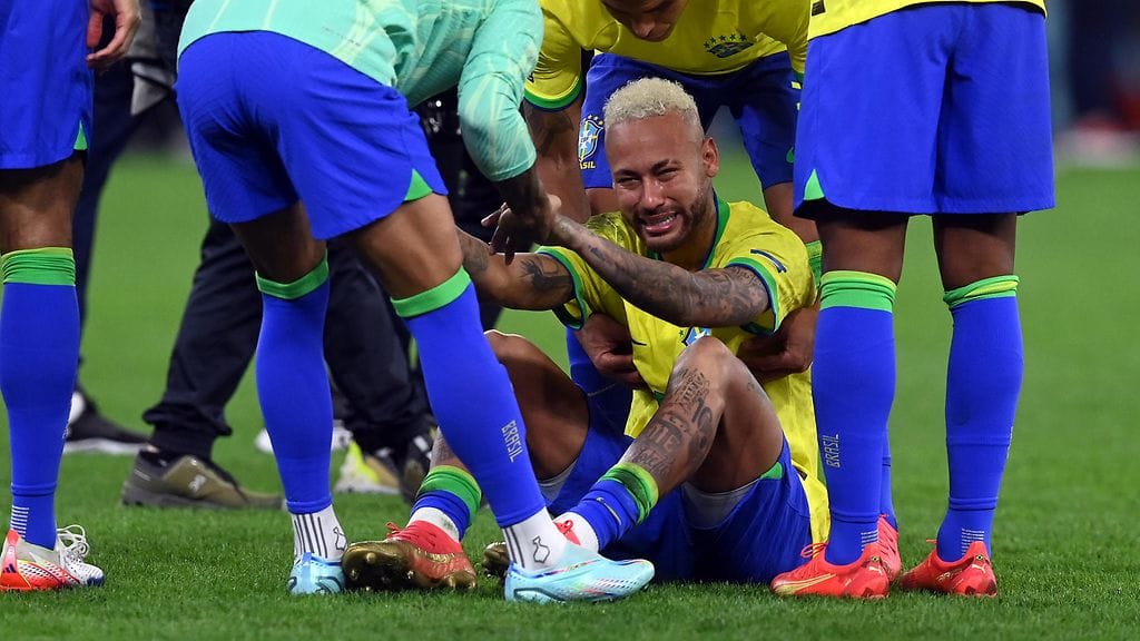 Neymar murtui kyyneliin Brasilian pudottua MM-kisoista.