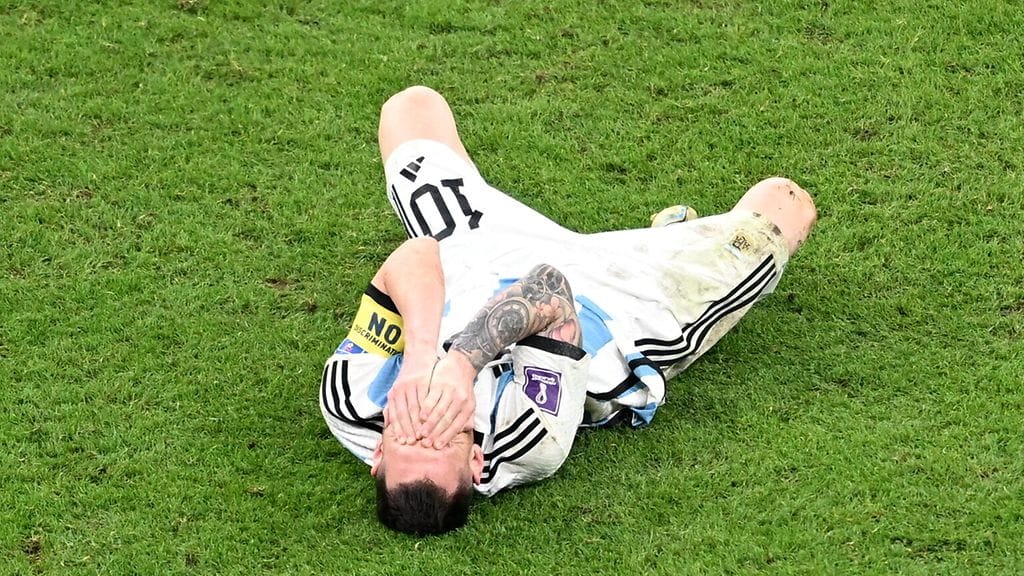 Argentiina sortui rottamaisuuteen Hollantia vastaan MM-kisoissa, jopa Lionel Messi tuupertui useamman kerran kyseenalaisesti kentän pintaan.