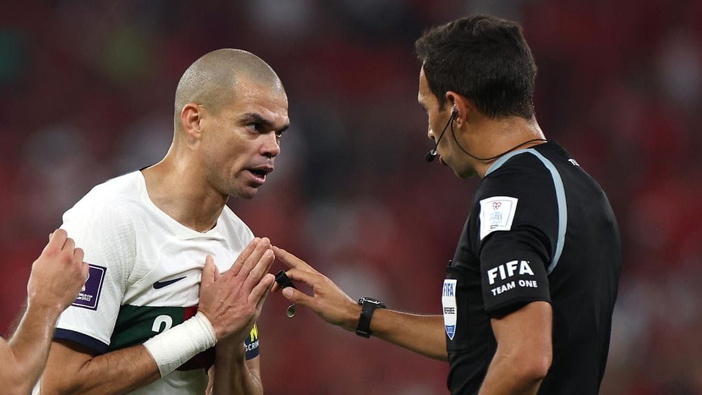 Pepe ei ollut tyytyväinen siihen, että argentiinalainen Facundo Tello toimi päätuomarina Portugalin puolivälieräottelussa.