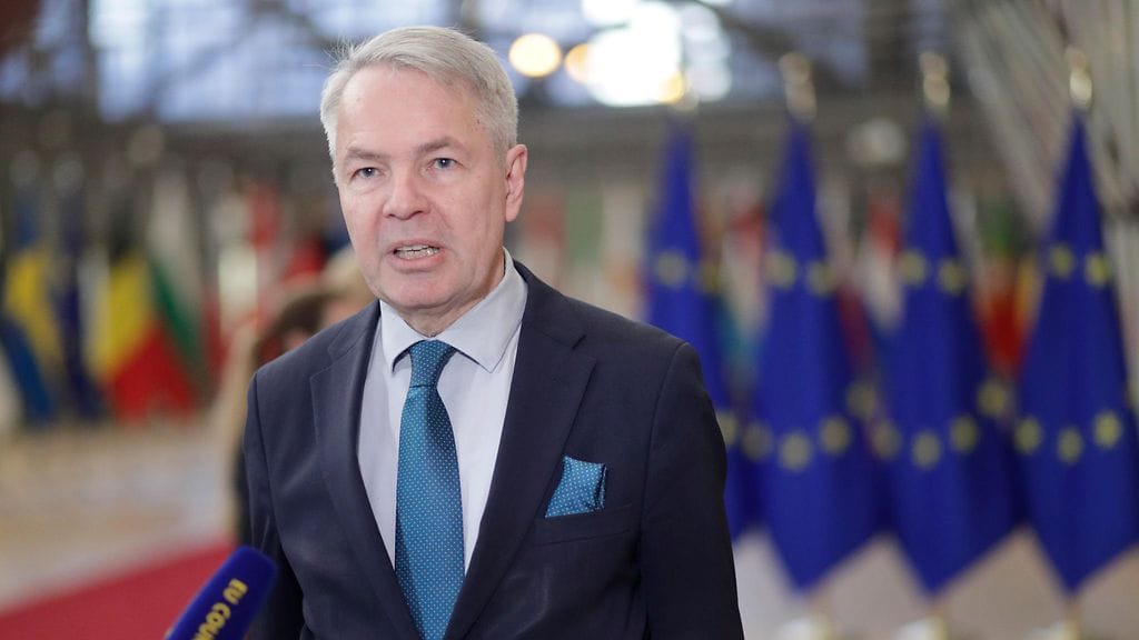 Ulkoministeri Pekka Haaviston (vihr.) mukaan ammuksia ja aseita täytyy mahdollisesti tuottaa kahdessa tai kolmessa vuorossa.