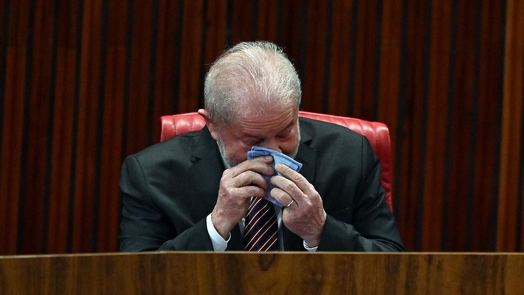 AOP: Brasilian tuleva presidentti Lula murtui kyyneliin ratifiointiseremoniassa