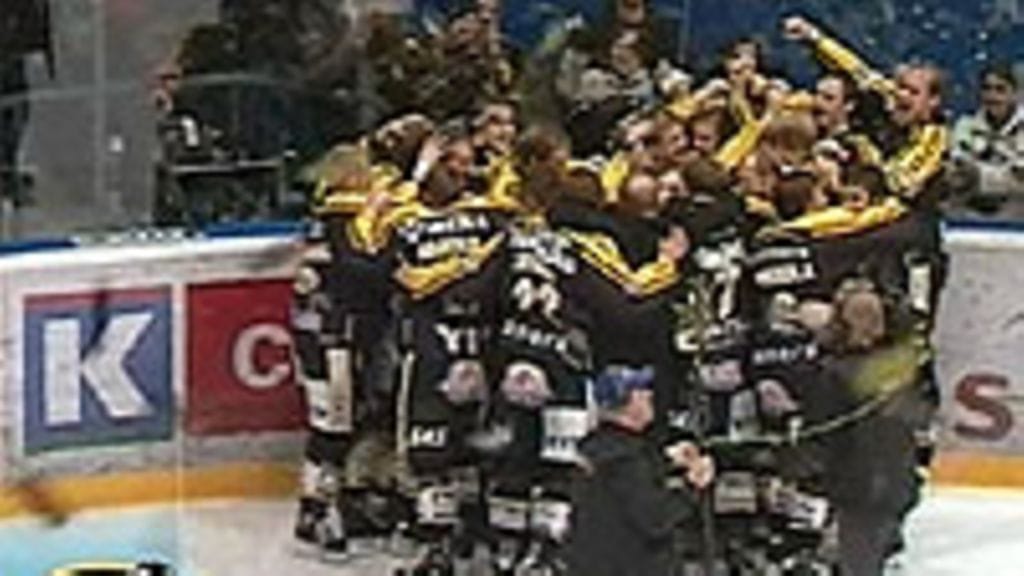 Oulun Kärpät Suomen mestari 2004, photo: MTV3