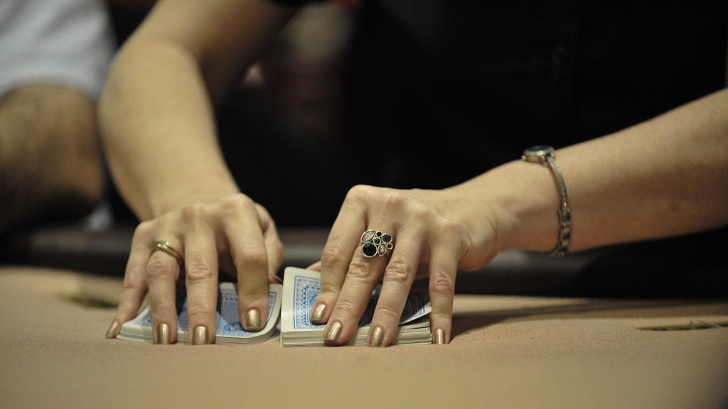 Pokerinpelaaja järjesti pilan. Kuvituskuva.