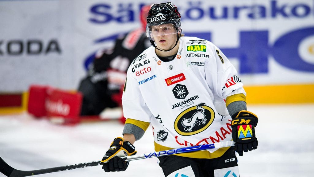 Axel Rindell pelasi viime kaudella Kärpissä yhteensä 31 ottelua.