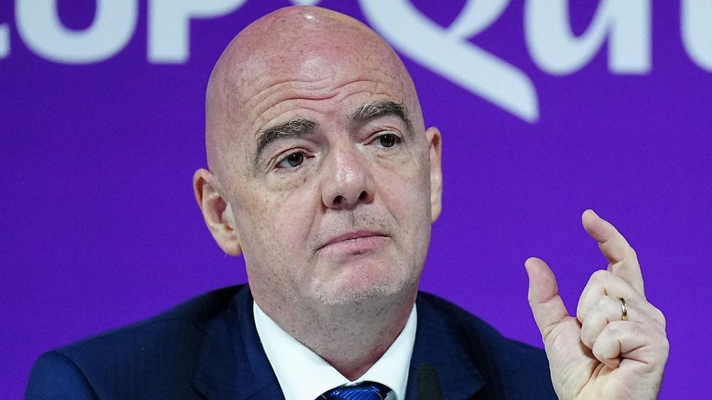 Fifa-pomo Gianni Infantino kertoi 32 seurajoukkueen MM-kisoista. Uutinen sai täystyrmäyksen.