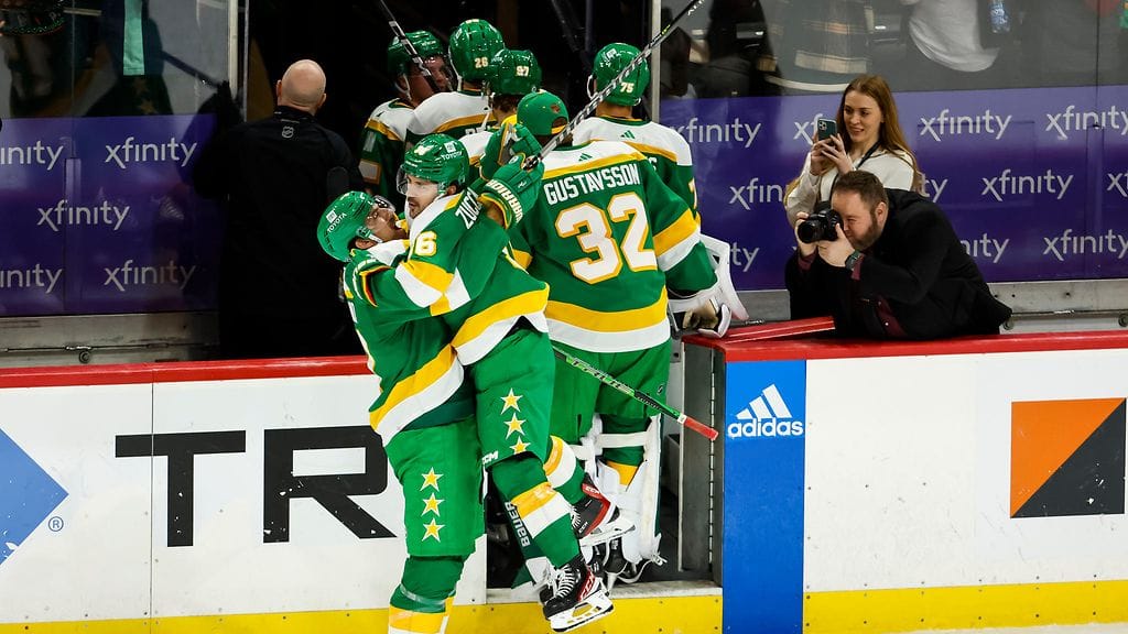 Marcus Foligno onnitteli voiton jälkeen hattutemppusankaria.