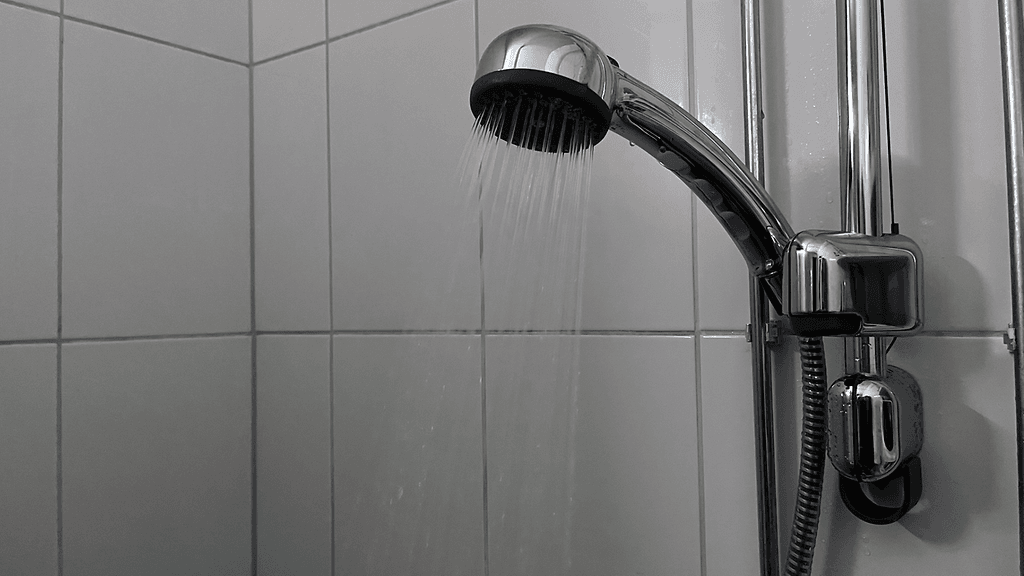 Rikos alkoi pojan ollessa suihkussa.