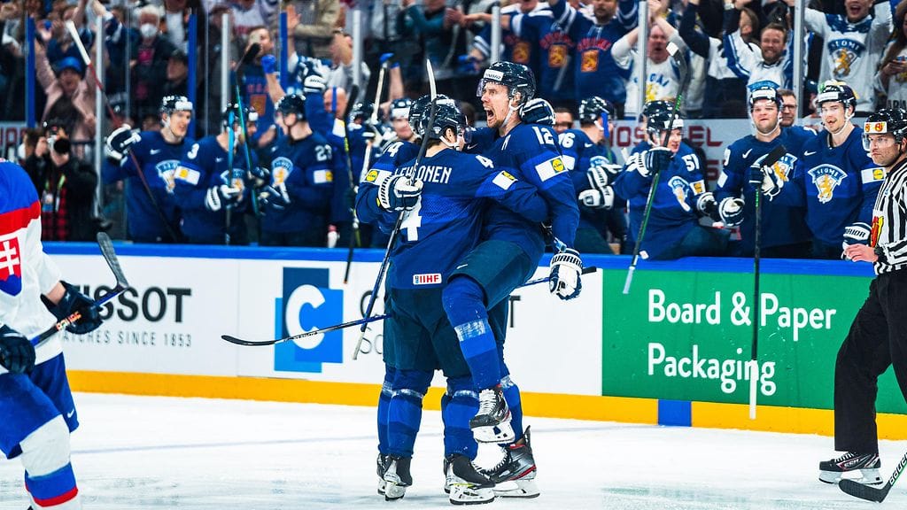 Marko "Mörkö" Anttila villitsi suomalaisfaneja maaleillaan MM-puolivälierässä.