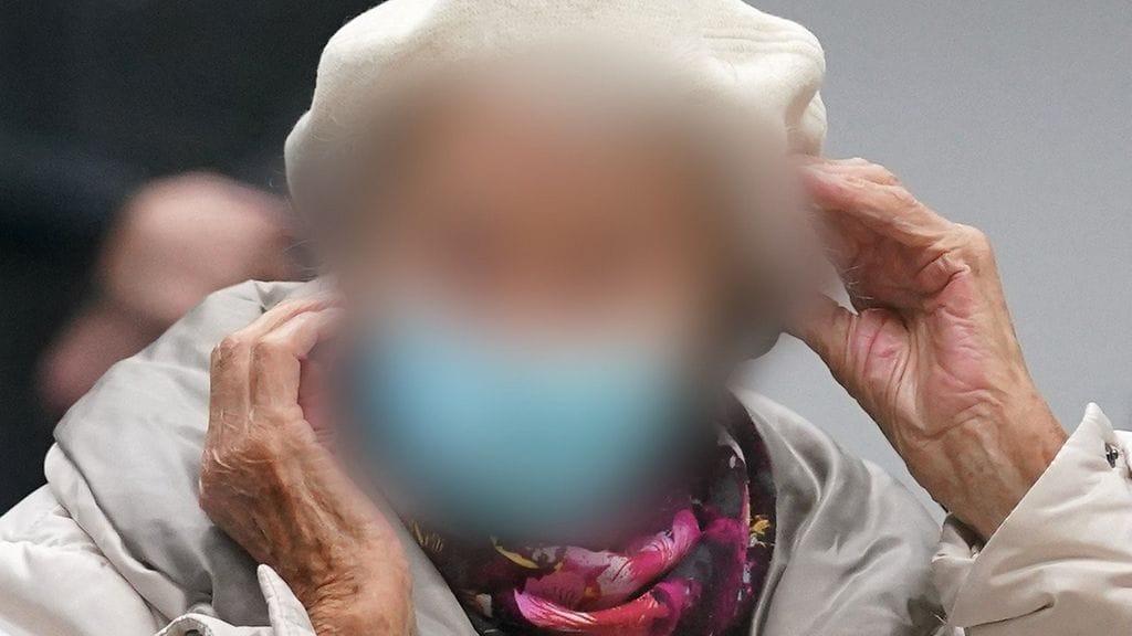 Irmgard Furchner tuomittiin osallisuudesta yli 10 000 ihmisen murhaan Stutthofin leirillä miehitetyssä Puolassa.