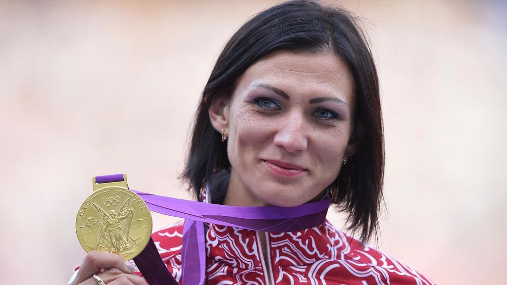 Natalia Antjuh menettää tämän Lontoossa voittamansa olympiakultamitalin.