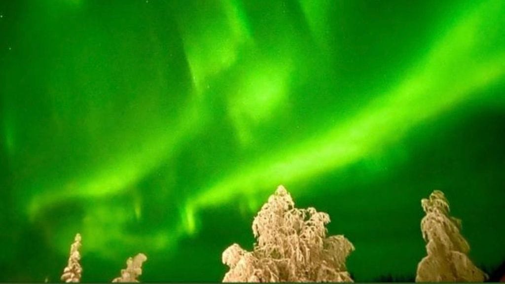 Revontulet Kolarissa aatonaattona 2022.