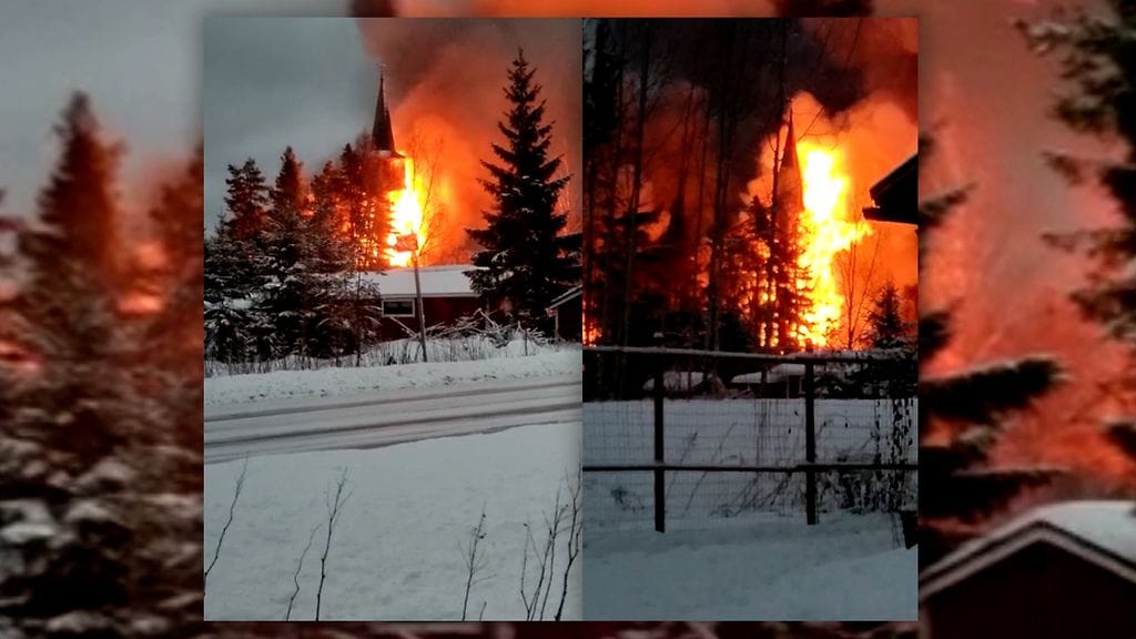 Rautjärven kirkko palaa