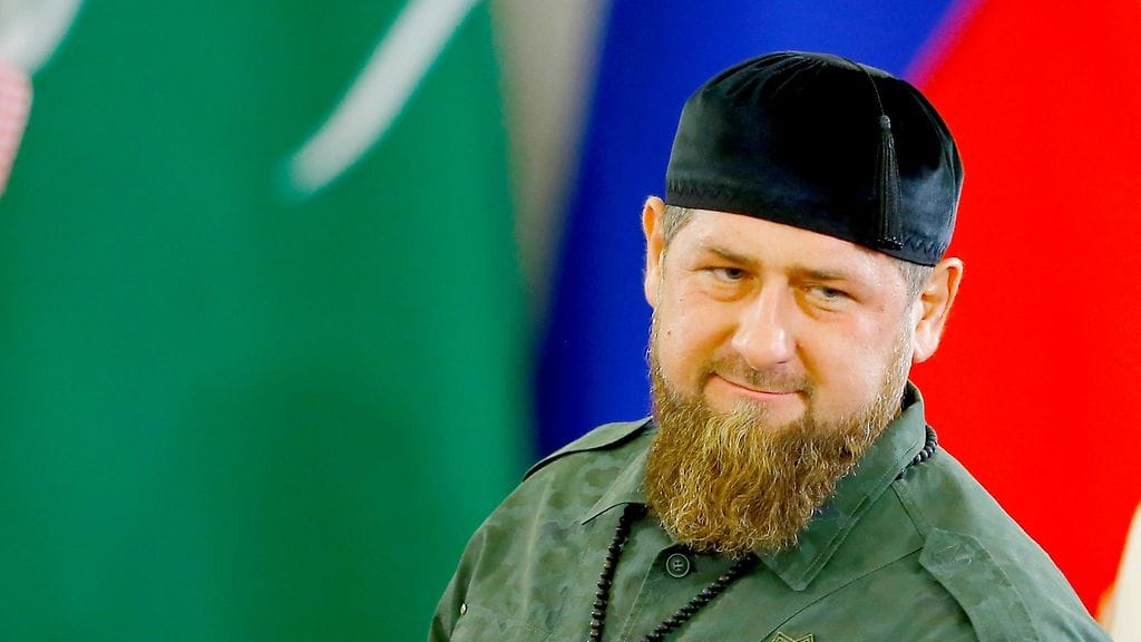 Pröystäilevä johtaja, joka lähettäisi lapsensakin sotaan – tällainen on tshetsheenijohtaja Kadyrov