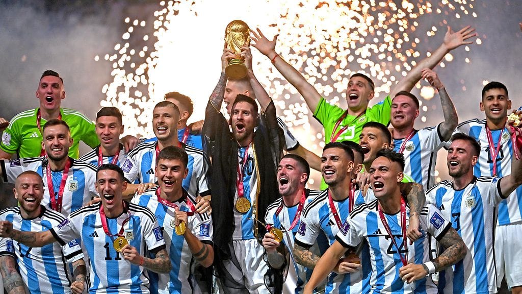 Argentiinan pelaajat lauloivat toimittajista haastattelu-alueella.