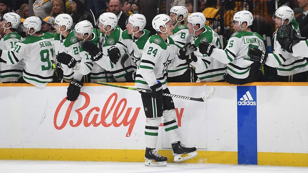 Roope Hintz latoi kaksi maalia Nashville Predatorsin verkkoon.