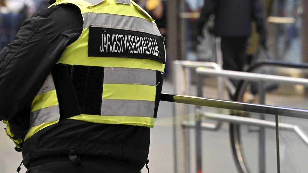 Avarn Securityn vartija Tikkurilassa LK 29122022