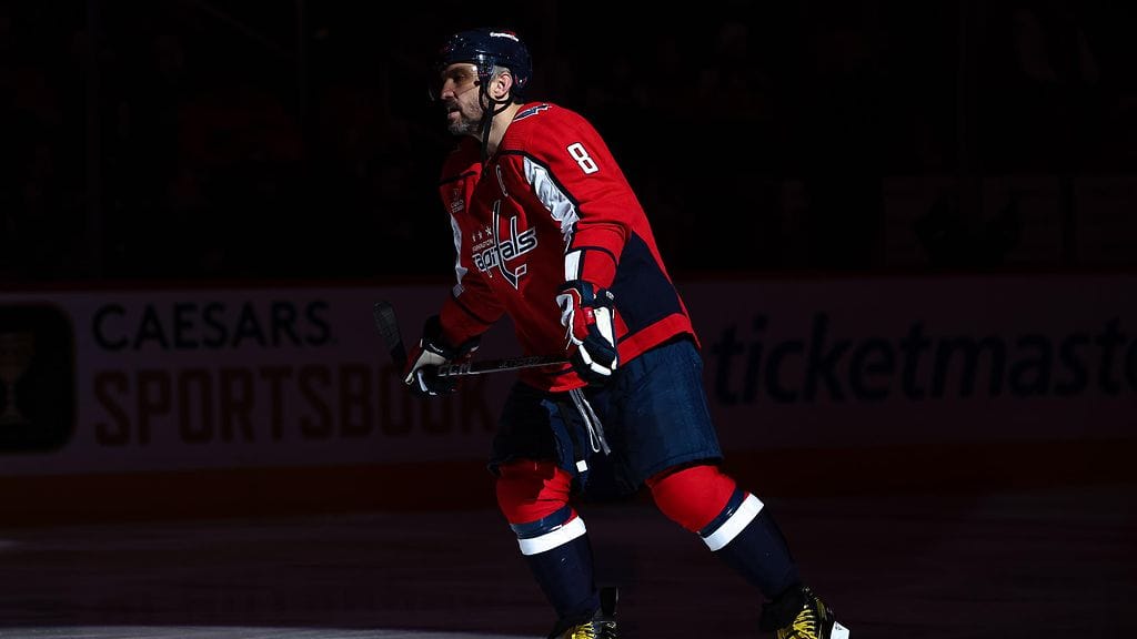 Aleksandr Ovetshkinin ympärillä kuohuu.