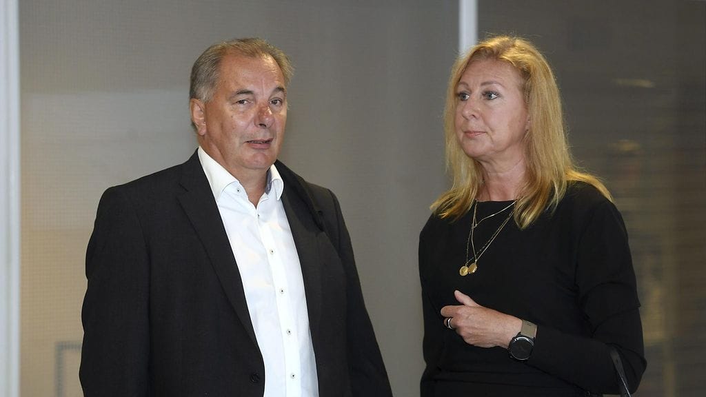 Helsingin Sanomien mukaan huomautuksen saivat Katiska-vyyhdin erikoissyyttäjät Erkki Huhtala ja Heli Vesaaja.