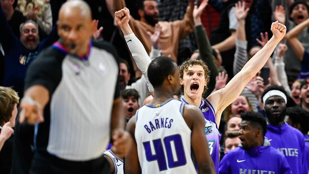 Lauri Markkanen upotti sensaatiomaisen heiton ottelun lopussa. Koria ei kuitenkaan lopulta hyväksytty, sillä pelikello ehti pysähtyä ennen heittoa.