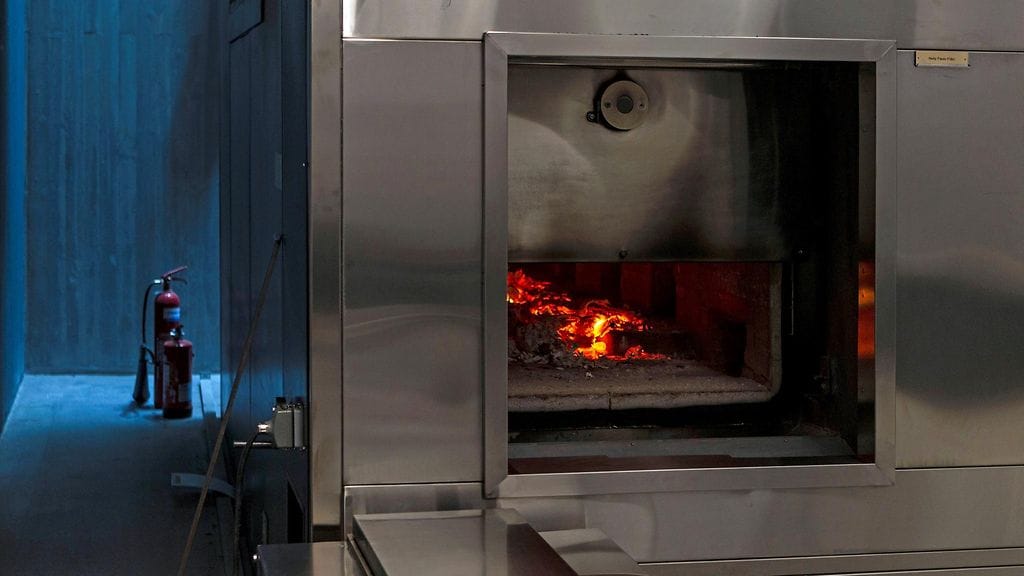 Tuomittu hautaustoimiston pitäjä valehteli tiettävästi jopa 200 perheelle polttohautauksista.