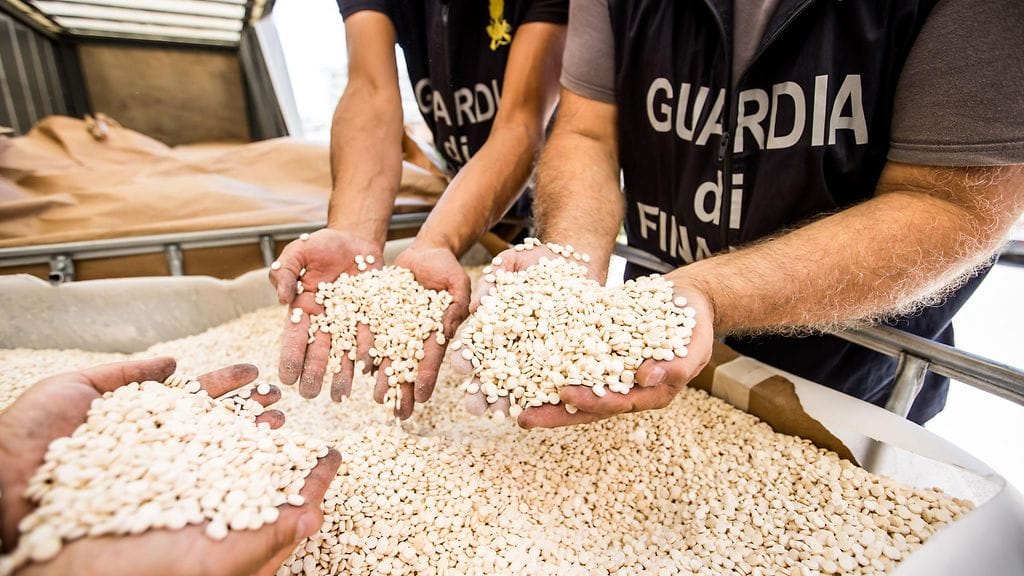 Salernon satamassa takavarikoitiin 84 miljoonaa "captagon-logoista" tablettia