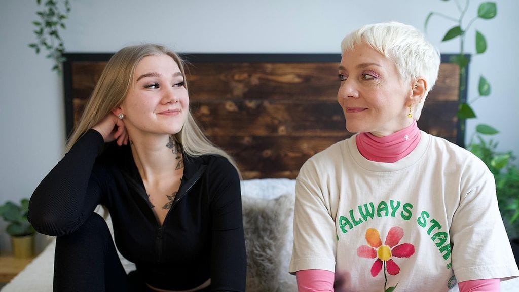 Veitoladoc_kausi1_jakso2_MariaVeitola_Viivi_KuvaajaArnoLaunos