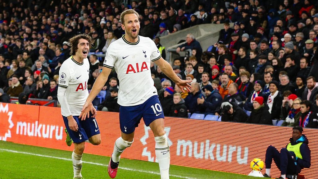 Kane on vasta toinen pelaaja Teddy Sheringhamin jälkeen, joka on osunut Valioliiga-uransa 100:nnessa, 200:nnessa ja 300:nnessa ottelussa.