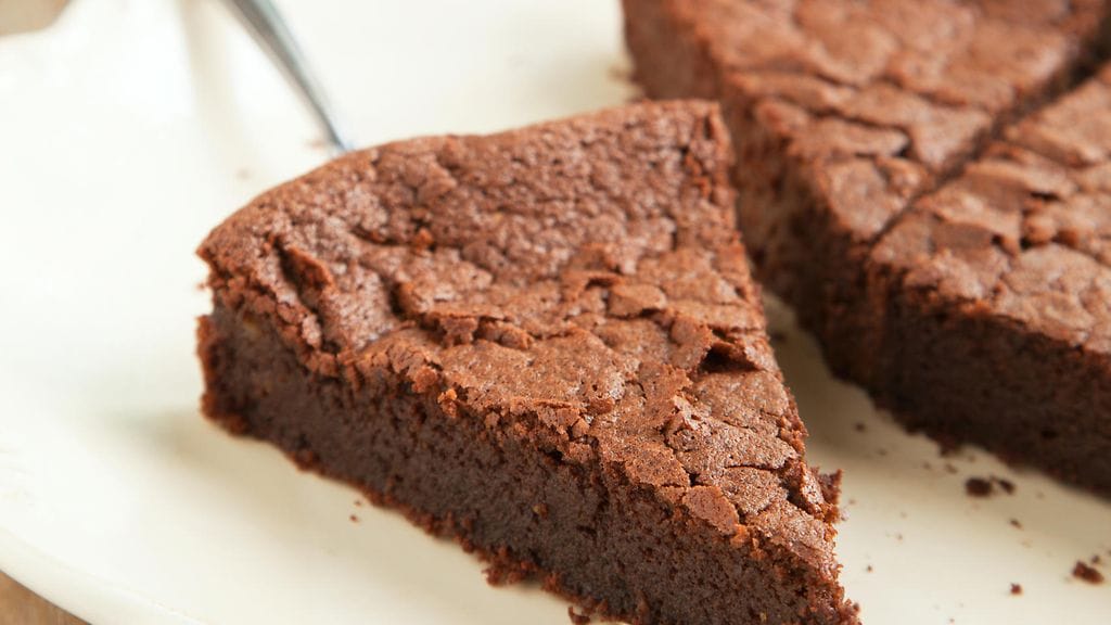 Hyvän ja helpon suklaakakun resepti kannattaa jokaiselta kotileipurilta löytyä takataskustaan. Kuvituskuva.