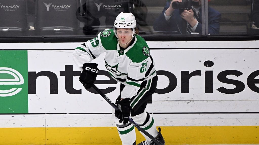 Joel Kiviranta joutui erikoiseen tilanteeseen NHL-ottelussa.