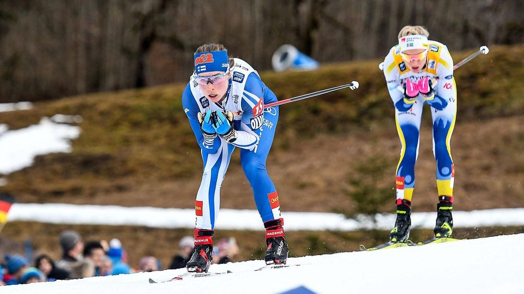 Krista Pärmäkoski on ollut huippuvauhdissa Tour de Skillä. Kiertueen 4. etapilla hän taipui vain Ruotsin Frida Karlssonille (takana).