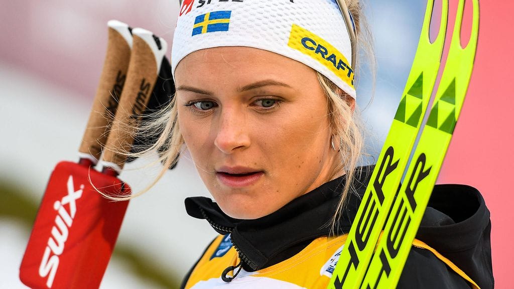 Frida Karlsson johtaa Tour de Skitä, mutta menetti ison osan johdostaan perjantaina.