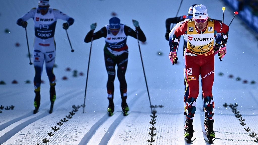 Johannes Hösflot Kläbo (oik.) on pyyhkinyt muilla latuja Tour de Skillä.