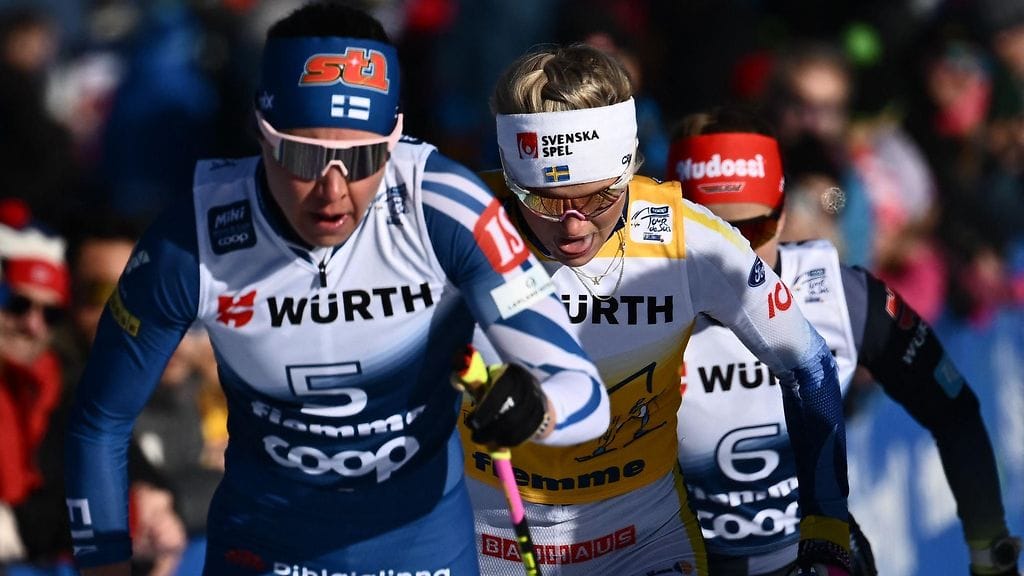 Kerttu Niskanen (vas.) taistelee päätösetapilla ainakin kakkospaikasta Tour de Skillä.