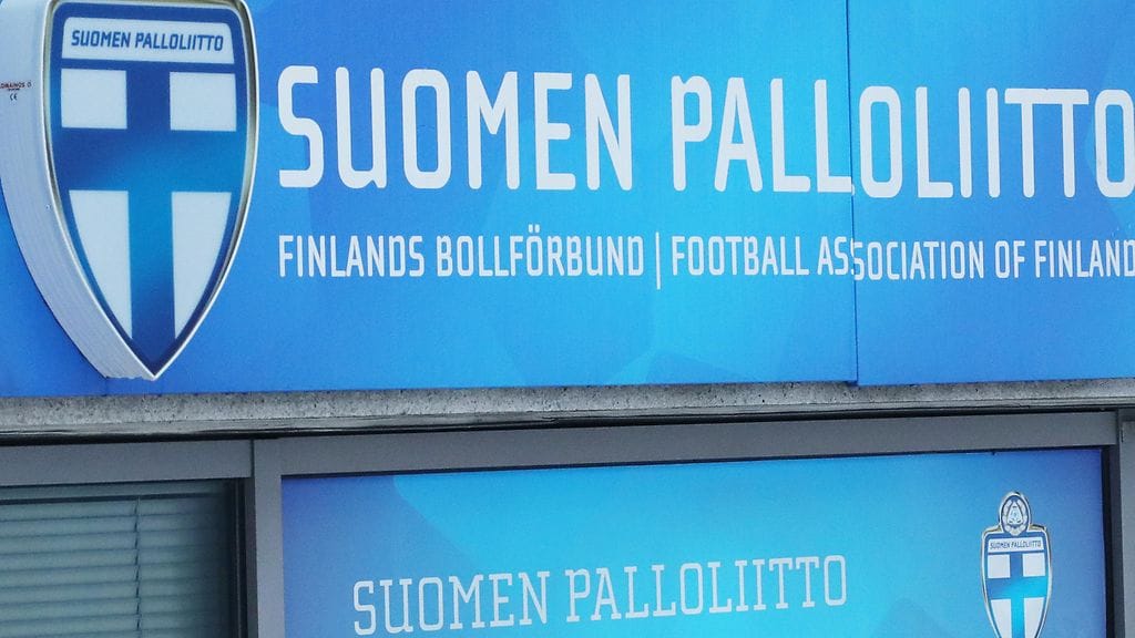 Suomen maajoukkueessakin pelannut Aki Hyryläinen aloittaa Palloliiton urheilutoimenjohtajana.