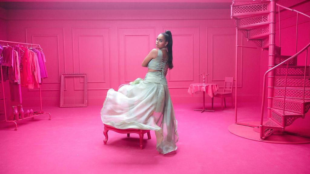 Keira_5_lyrics_video