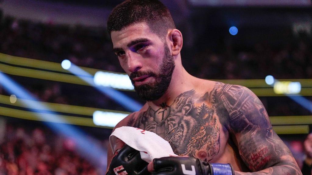 Ilia Topuria kuvattuna viimeisimmän UFC-ottelunsa päätyttyä. Hän päihitti joulukuussa Las Vegasissa Bryce Mitchellin.