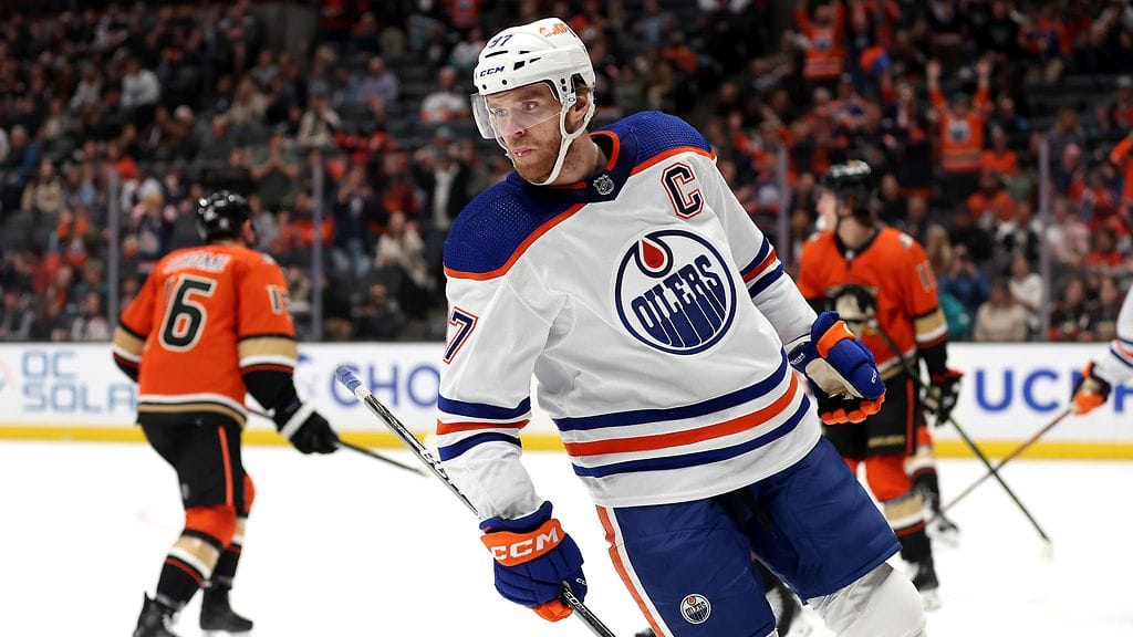Connor McDavid jatkoi huimia otteitaan NHL-kaukaloissa.